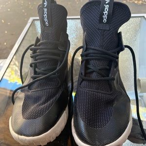 Aida’s tubular Xcore black with wht sole #ART S77843